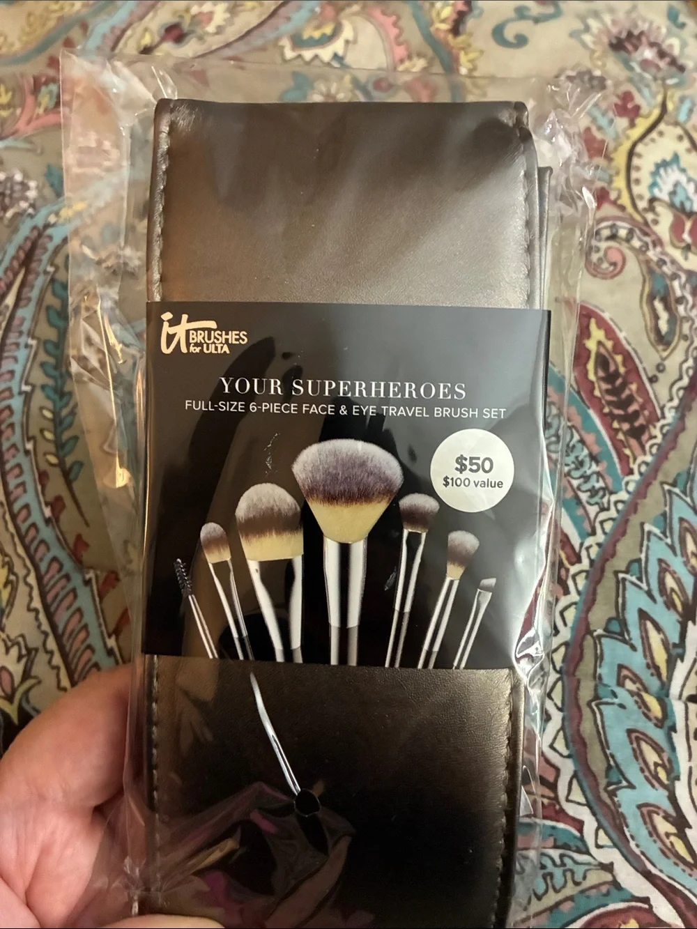 [ FIRM price ] it cosmetics Silver Metallic 7-Piece Makeup Brush Set with Case